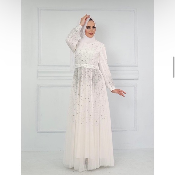 White Beaded dress with belt - Picture 8 of 10